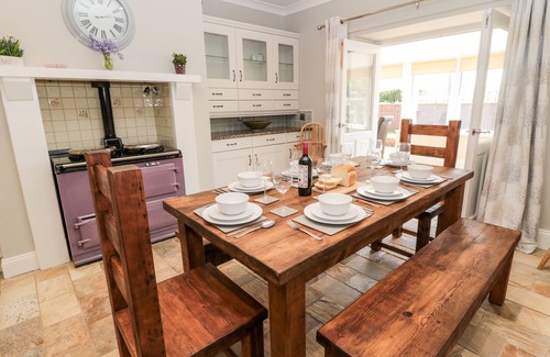 Alnwick Cottage | DEANRISE, pet friendly, character holiday cottage in Alnwick