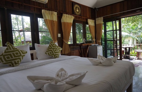 Wang Nam Khiao Hotel | Debua Valley