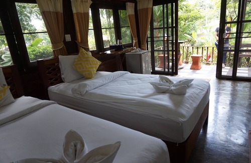 Wang Nam Khiao Hotel | Debua Valley