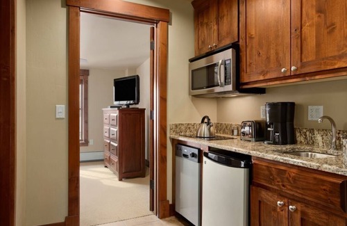 Breckenridge Resort | Dec 10-17, 2022 2 BDRM Ski-In/Ski-Out Condo, Grand Lodge Peak 7, Breckenridge CO
