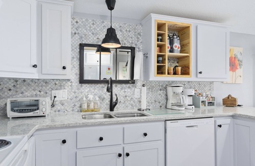 Flat Rock Cottage | DEC-FEB MONTHLY 50% OFF The Funky Fuji @Backyard 🍎 Cottages