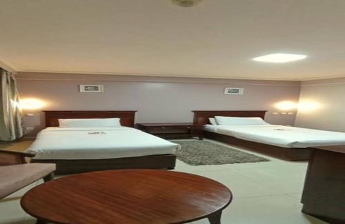 Eastleigh Hotel | Decale Palace Hotel