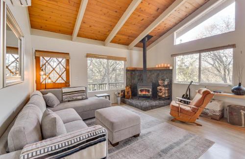 Groveland House | Deck and Fire Pit Pine Mountain Lake Getaway!