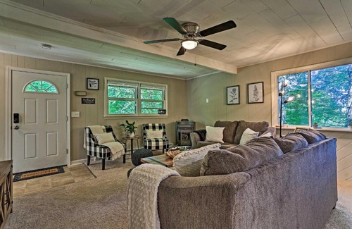 East Stroudsburg House | Deck and Gas Grill Modern East Stroudsburg Home!