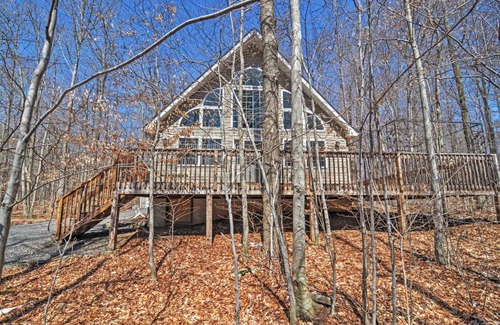 Pocono Lake House | Deck and Resort Amenities Arrowhead Lake Home!