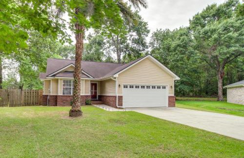 Pooler House | Deck and Yard Savannah Area Retreat!