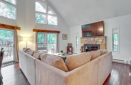 Albrightsville House | Deck, Fire Pit and Pool Access Pennsylvania Home!