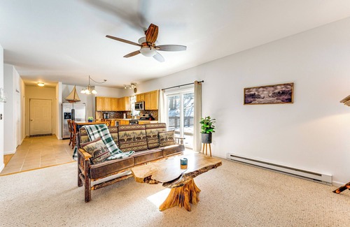 Pocono Lake Cottage | Deck, Fire Pit & Grill: Spacious Pocono Lake Gem