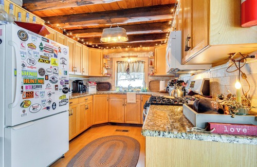Pittsburg Cabin | Deck & Fire Pit: Secluded Cabin Near Lake Francis!