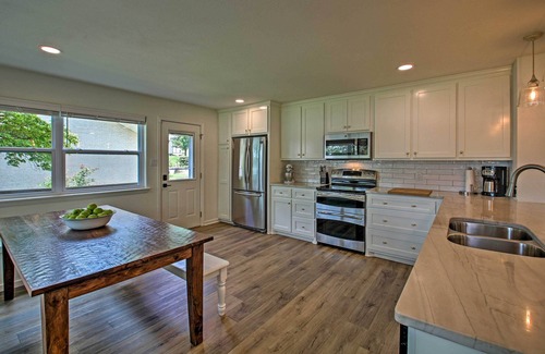 Piney House | Deck, Fire Pit: Waterfront Lake Hamilton Home