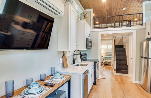 Cookeville Cabin | Deck, Grill & Fishing Pond: Modern Cookeville Gem