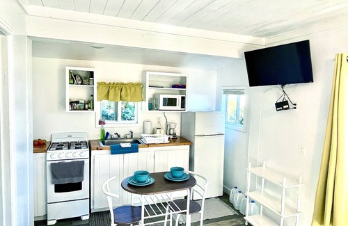 Alice Town House | Deck Overhangs Ocean, Walk to Beaches/Bars/Restaurants, WiFi, On-site Parking