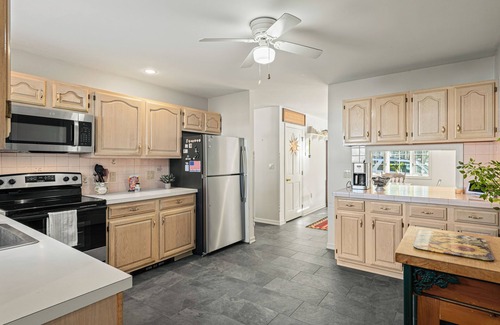 Tafton House | Deck w/Lake Views, Fireplace, Shuffleboard, and Office | Lakeside Retreat