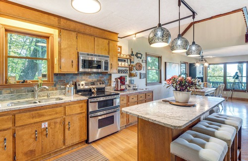 Old Fort Cabin | Decks + Lake Access: Scenic North Carolina Retreat