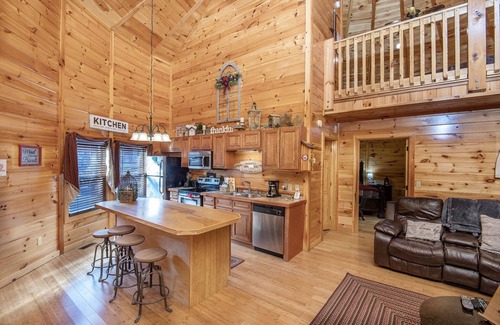 Sevierville Cabin | Declan's View - Cozy 1 bedroom with Game room and Great Mountain Views! 1 Cabin by RedAwning
