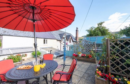 Corwen House | Dee Mount - Two Bedroom House, Sleeps 4