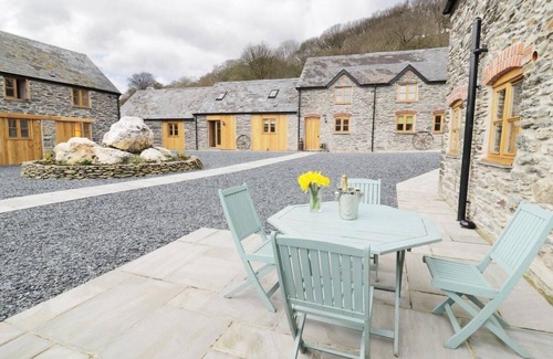Corwen Cottage | Dee Valley Country Escape - Sleeps 4 & Hot Tub