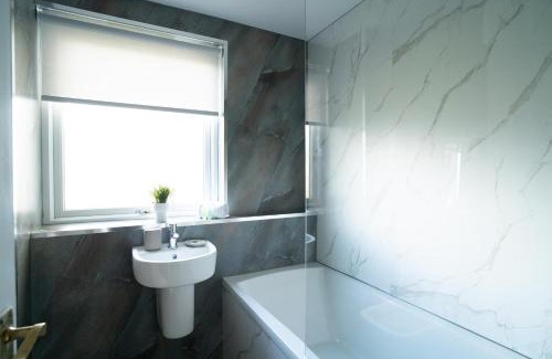 Airdrie Apartment | Deedes Apartment