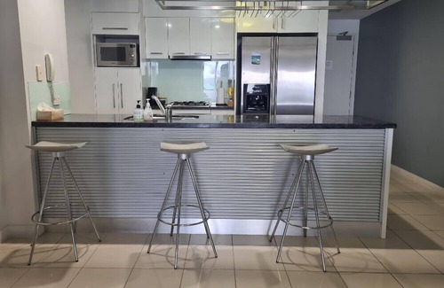 Brisbane Waterfront House | Deep Blue 15 Apartment Moreton island