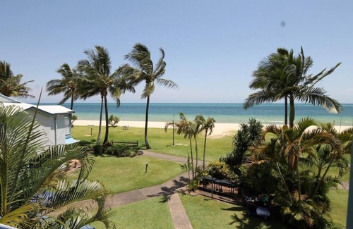 Brisbane Waterfront House | Deep Blue 15 Apartment Moreton island