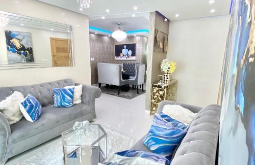 Ensanche Isabelita Apartment | Deep blue sea