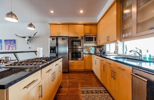 Deep Ellum House | Deep Ellum Cowboy | 4 Story Luxury Townhome