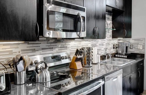 Deep Ellum Apartment | Deep Ellum | Studio Apartment | King Bed | Extended Stay | WiFi | Parking