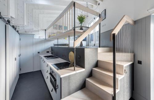 Bath Apartment | Deep Lock Studio