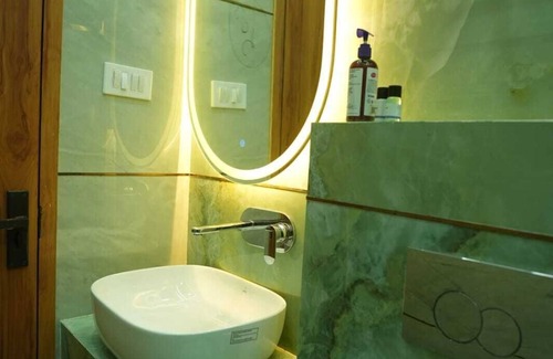 Mathura Hotel | Deep Palace Inn