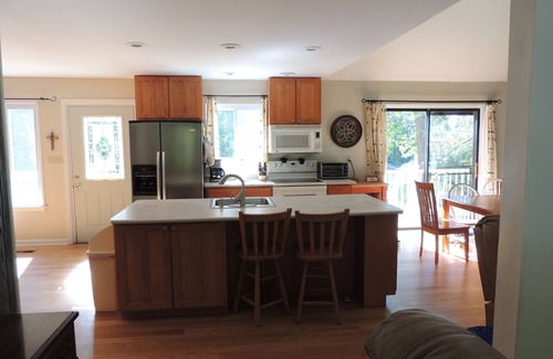 Livingston House | Deep water dock-4 bedroom house on public side of the lake