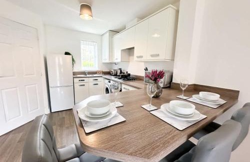 Stockton-on-Tees House | Deepdale House by Blue Skies Stays