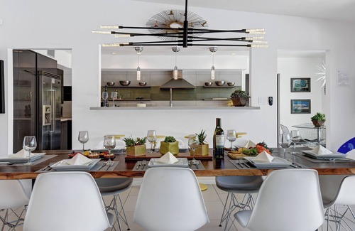 Deep Well Ranch House | Deepwell Dream Home - Modern Luxury, Close to Everything, Amazing Location