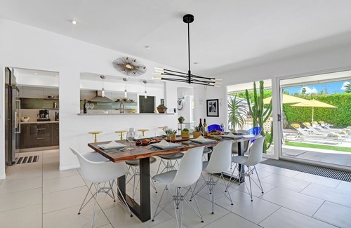 Deep Well Ranch House | Deepwell Dream Home - Modern Luxury, Close to Everything, Amazing Location