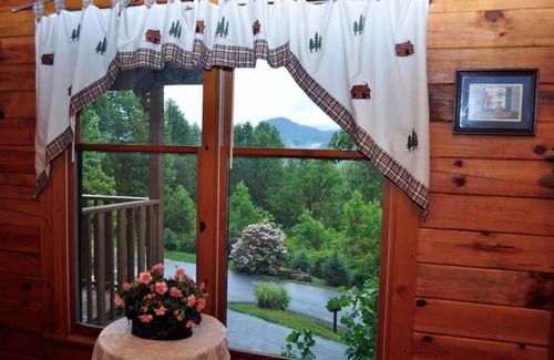 Waynesville Cabin | Deer Country Vacation Cabins #1 - Long Range View, Dogs Friendly