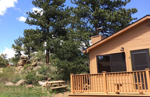 Estes Park Cabin | Deer Cozy Cabin by the Big Thompson River, Near R.M.N.Park.