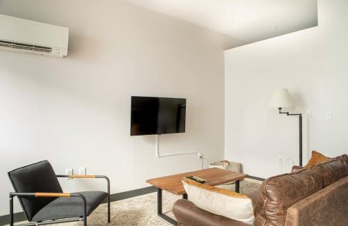 Westown Apartment | Deer District Studio Apt JC4 - One Block from Fiserv and Baird