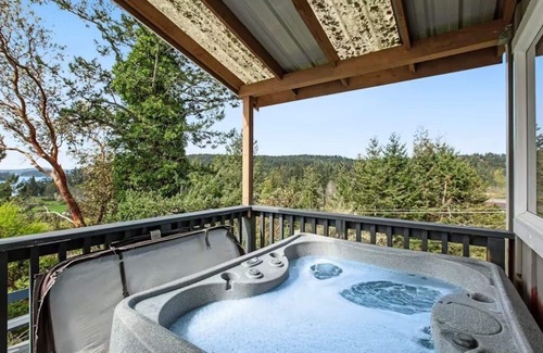 Deer Harbor Apartment | Deer Harbor Cottage on the Bluff