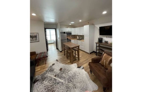Whittaker House | Deer Lodge 10 miles to Big House