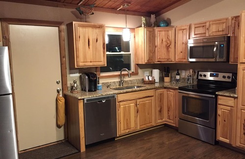 Gordonville Cabin | Deer Manor Cabin at Lake Texoma, Pet-Friendly!