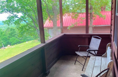 Mena Cabin | Deer Run is your perfect Mountaintop Cabin Equipped for Family Adventure!