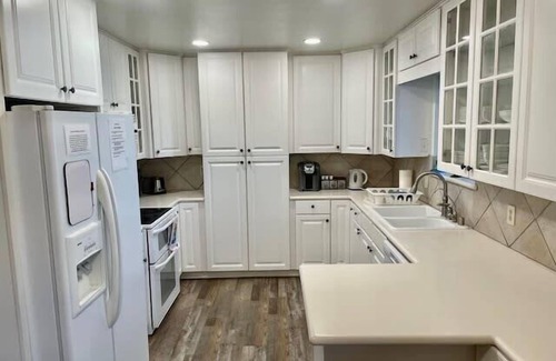 Ahwahnee House | Deer Suite/Hot Tub/Game Room/Sleeps 2