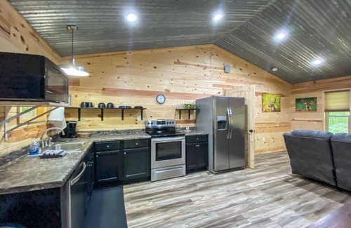 Fort Payne House | Deer Trail! Private cabin with hot tub in the woods