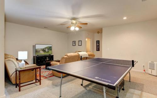 Big Canoe House | Deer View Retreat - Ramp to Home Wood-Burning Fireplace Netflix Ping Pong