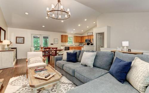 Big Canoe House | Deer View Retreat - Ramp to Home Wood-Burning Fireplace Netflix Ping Pong