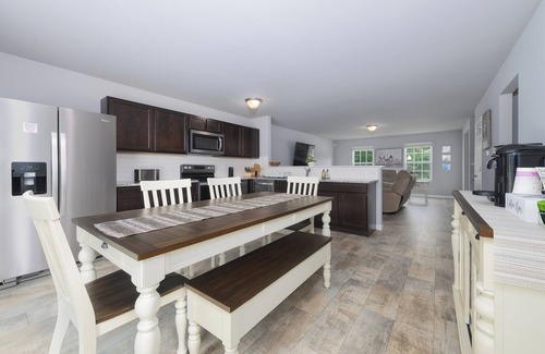 South Haven House | Deercreek Meadows- quiet getaway- close to beaches and nightlife