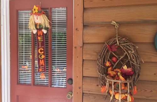 Helen Cabin | Deerfield Cabin Location, Location, Location! Best in Downtown Helen!