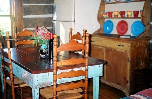 Lexington Cabin | DeHart Cabin: Romantic 1860 Log cabin Retreat!