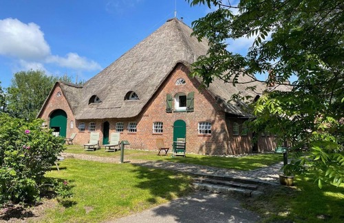 Vollerwiek Cottage | Deichschaf - Haubarg by the sea