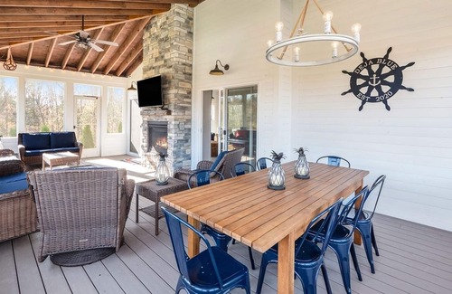 Miami Park House | Deja Blue | Allergen-Free, Luxury Lake Michigan Beach House w/ Hot Tub