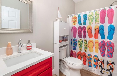 Miami Park House | Deja Blue | Allergen-Free, Luxury Lake Michigan Beach House w/ Hot Tub